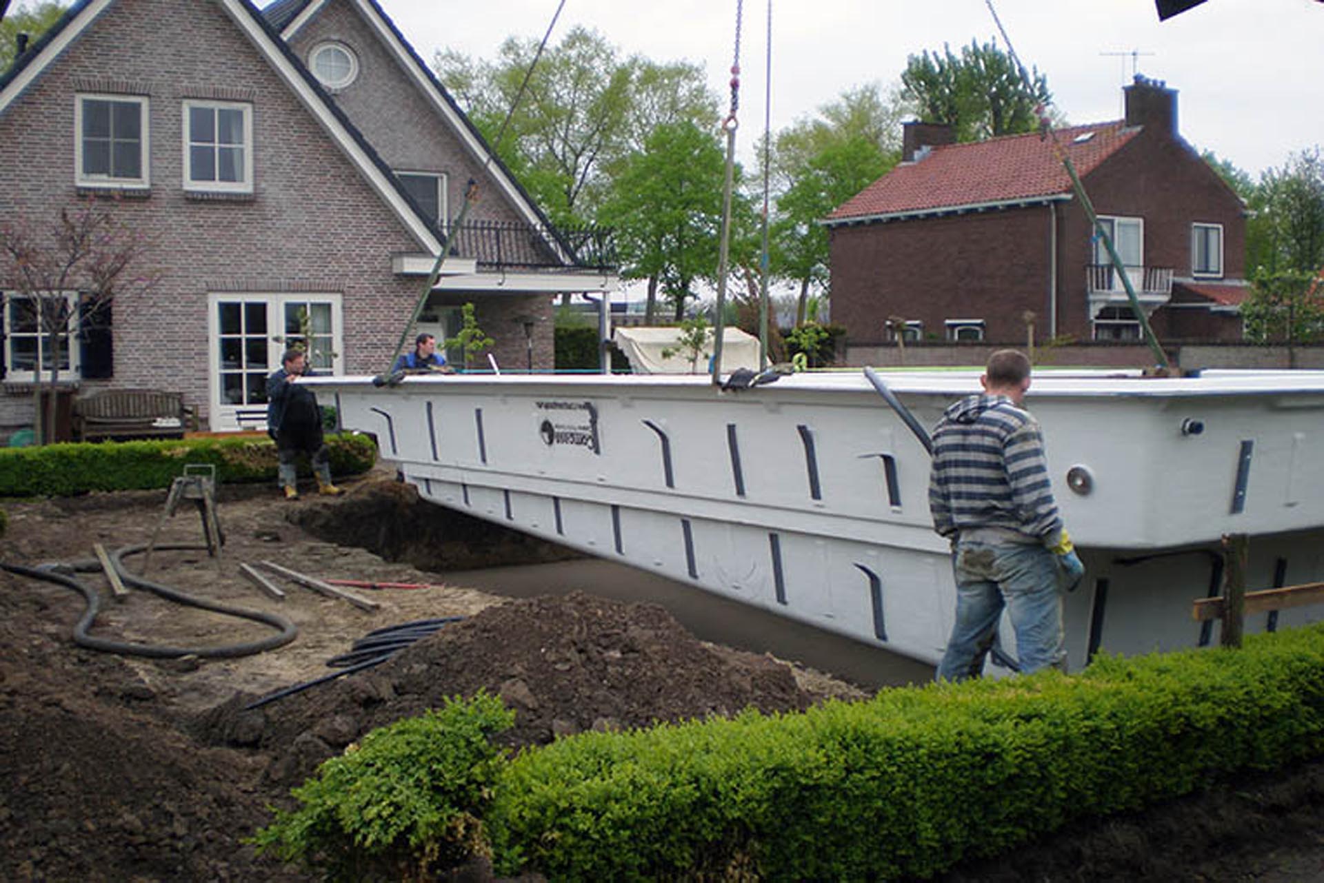 Foto Het juiste moment om een zwembad te plannen is vóór het voorjaar FotoHet juiste moment om een zwembad te plannen is vóór het voorjaar